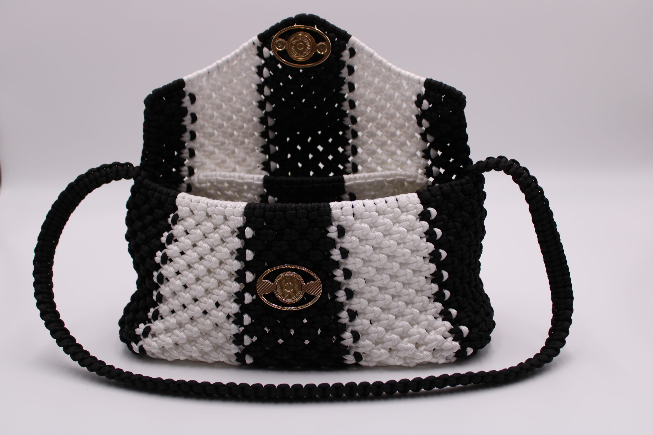 MINI BLACK AND WHITE 100% HAND-WOVEN