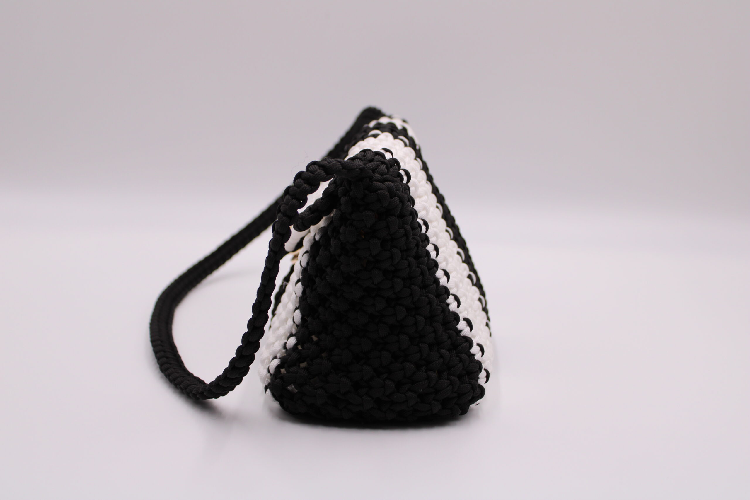 MINI BLACK AND WHITE 100% HAND-WOVEN