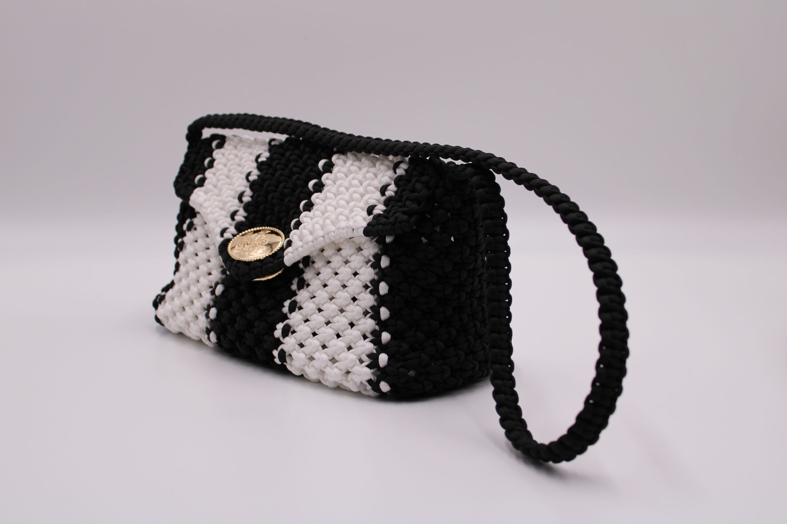 MINI BLACK AND WHITE 100% HAND-WOVEN