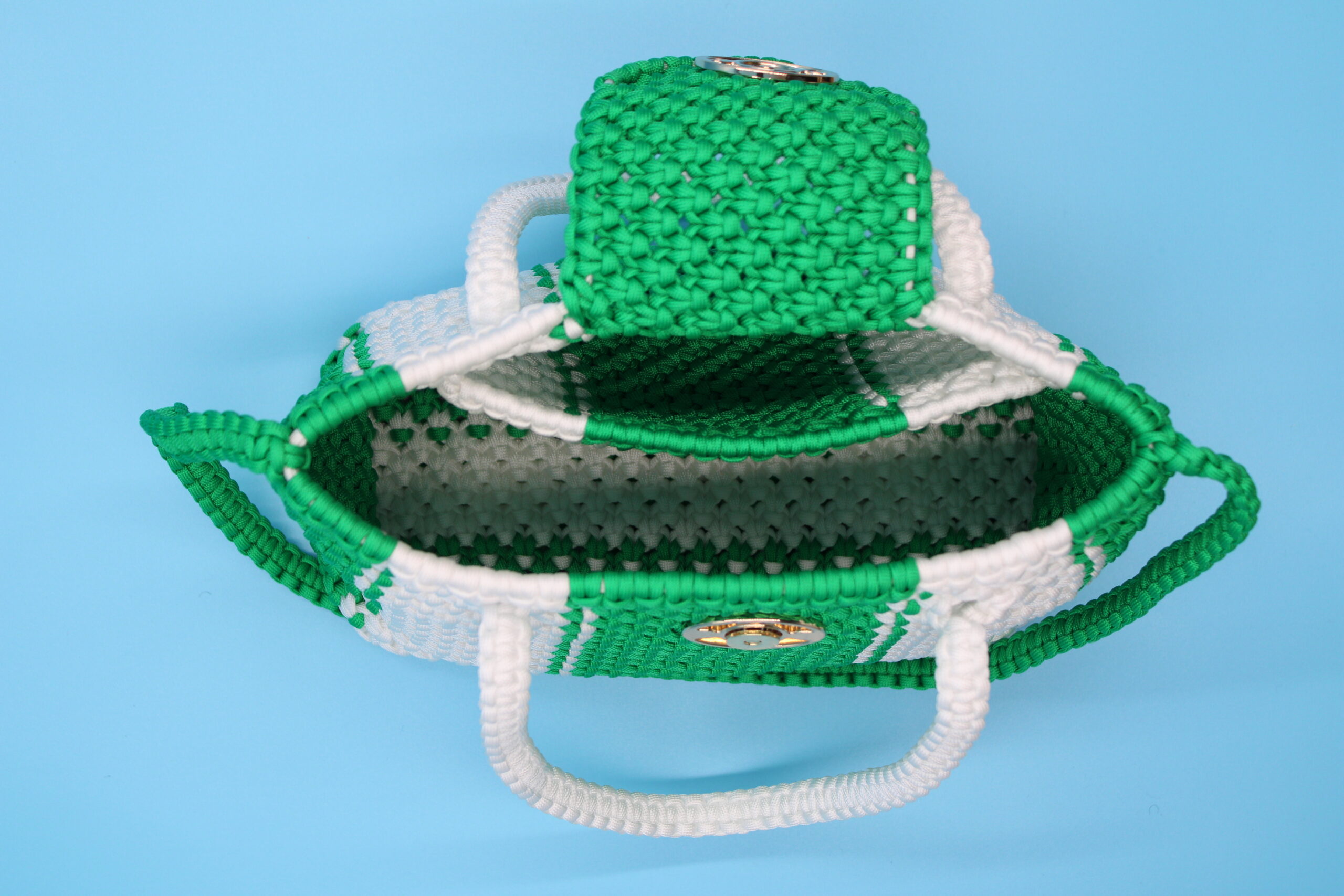 TOTE BAG GREEN AND WHITE COLOR WITH HALF CLOSED TOP 100% HAND-WOVEN WITH THE SMALL INTERNAL BAG