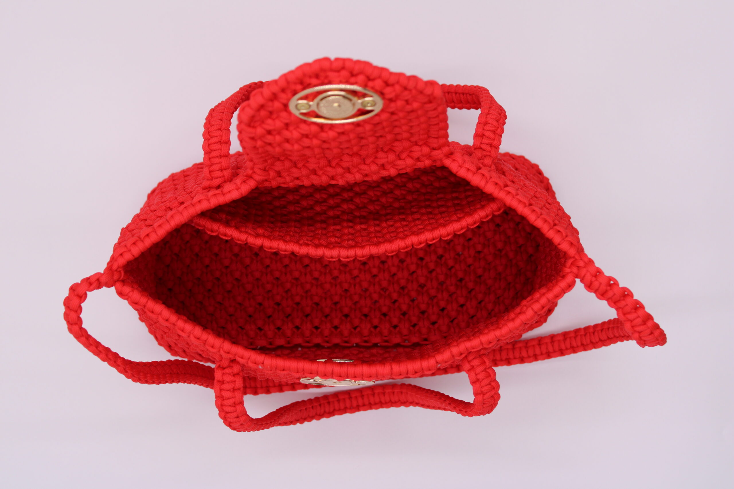 TOTE BAG RED COLOR WITH HALF CLOSED TOP 100% HAND-WOVEN WITH THE SMALL INTERNAL POCKET