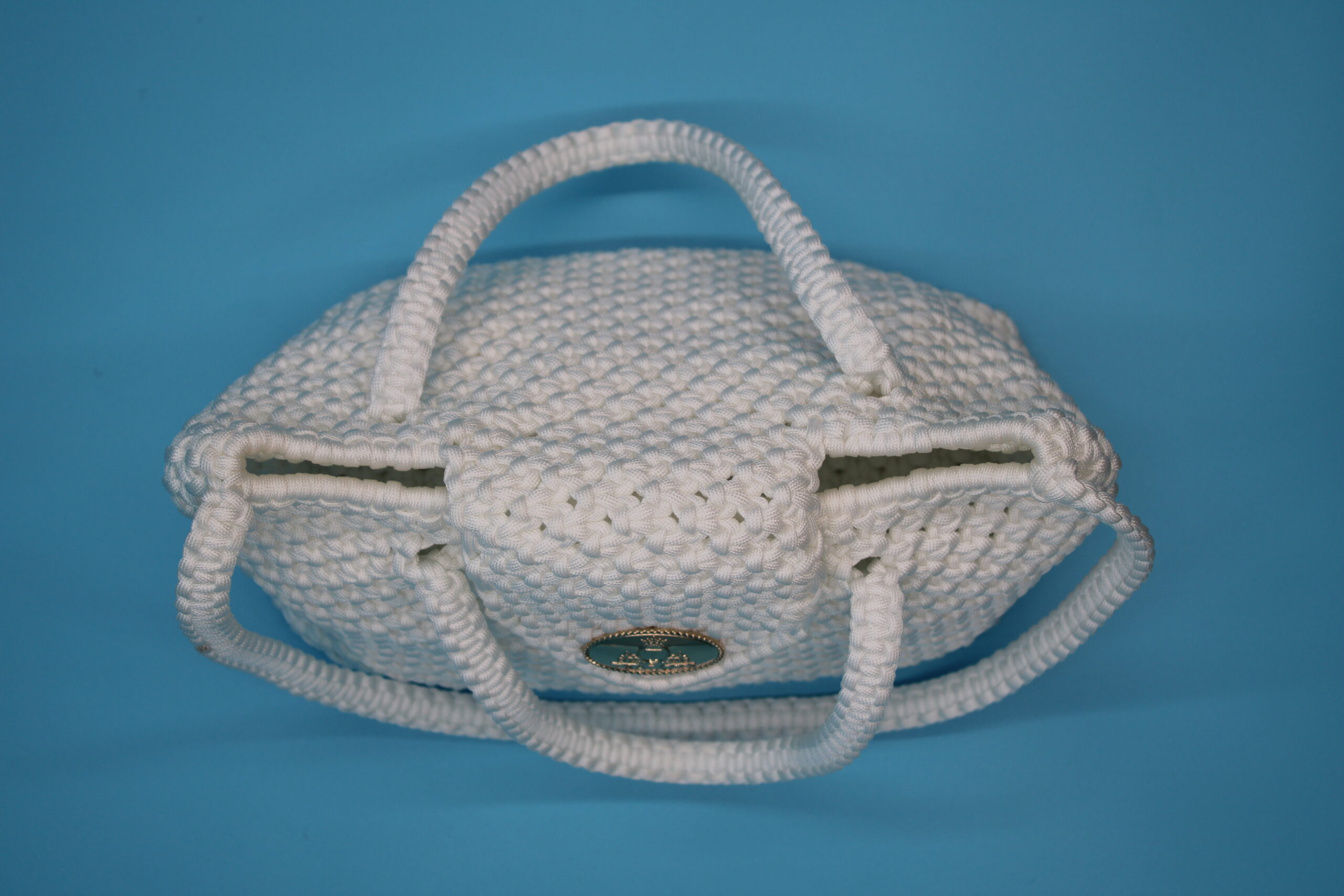 TOTE BAG WHITE COLORS WITH HALF CLOSED TOP 100% HAND-WOVEN
