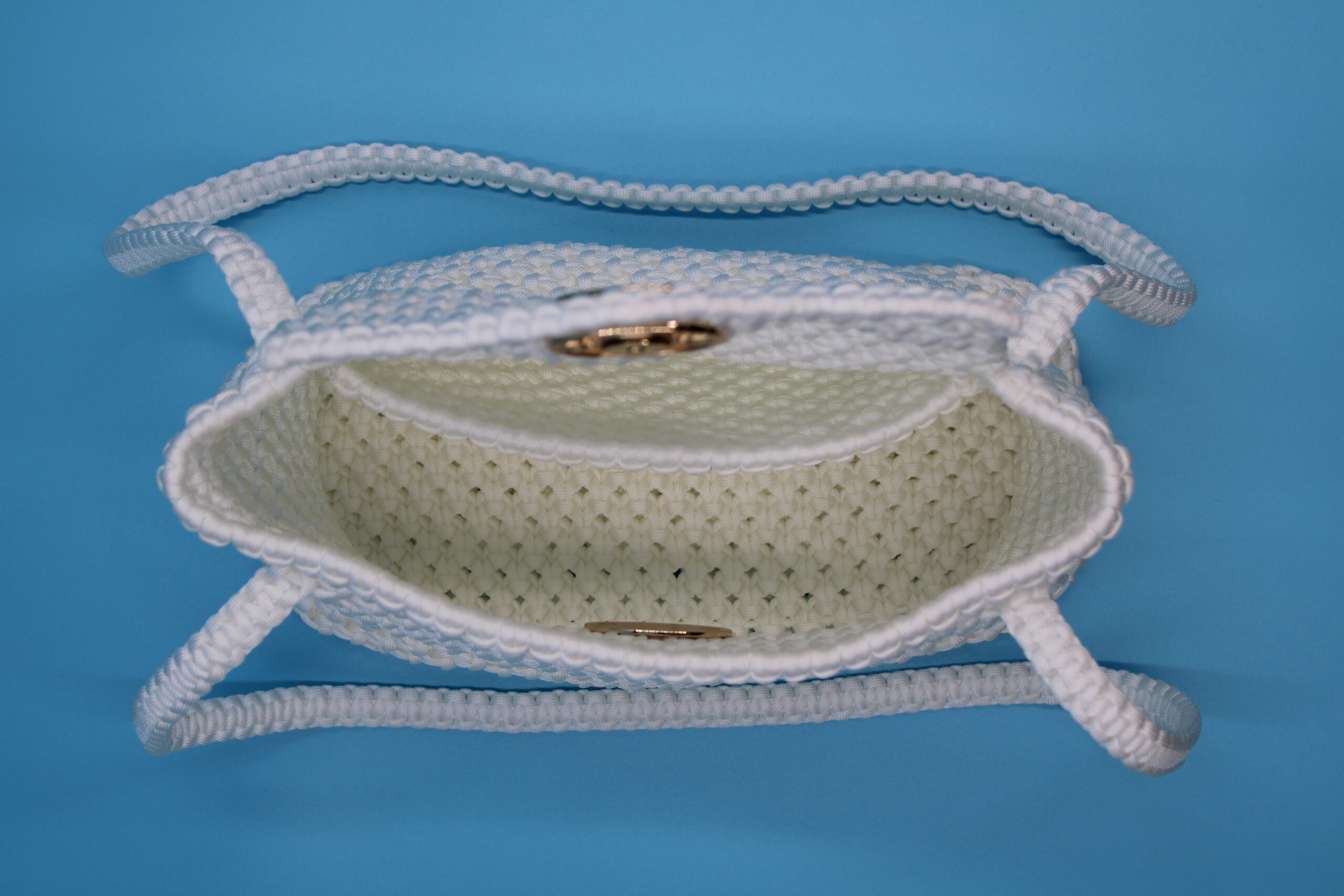 TOTE BAG WHITE COLOR WITH CLOSED TOP 100% HAND-WOVEN WITH THE SMALL INTERNAL POCKET