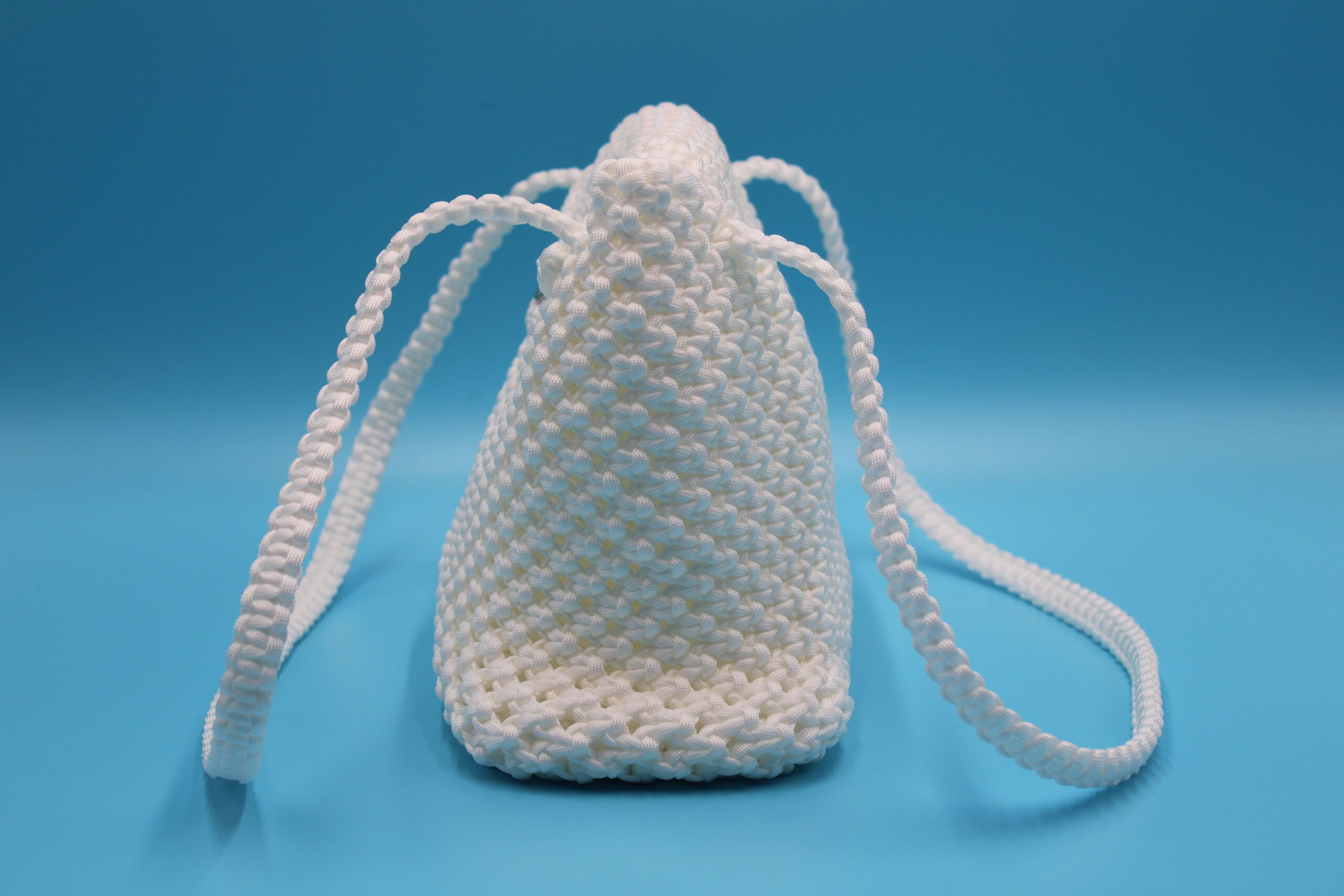 TOTE BAG WHITE COLOR WITH CLOSED TOP 100% HAND-WOVEN WITH THE SMALL INTERNAL POCKET