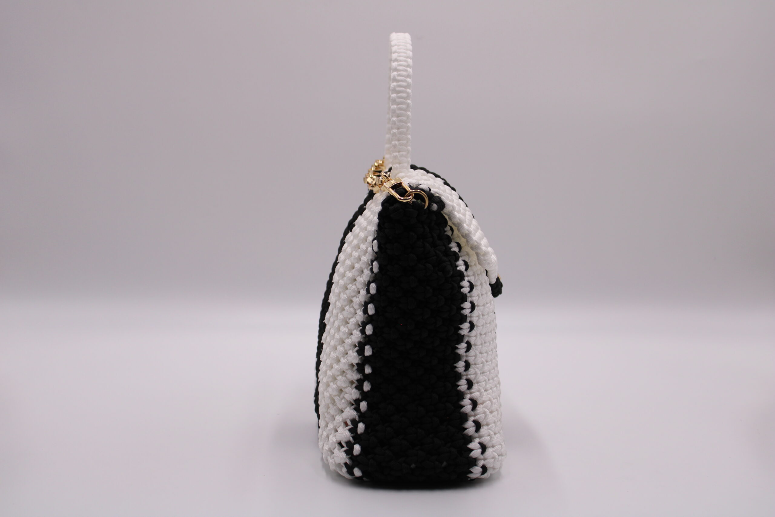 BIVINI EH MINTANGNI TWO COLORS BLACK-WHITE 100% HAND-WOVEN WITH THE SMALL INTERNAL POCKET